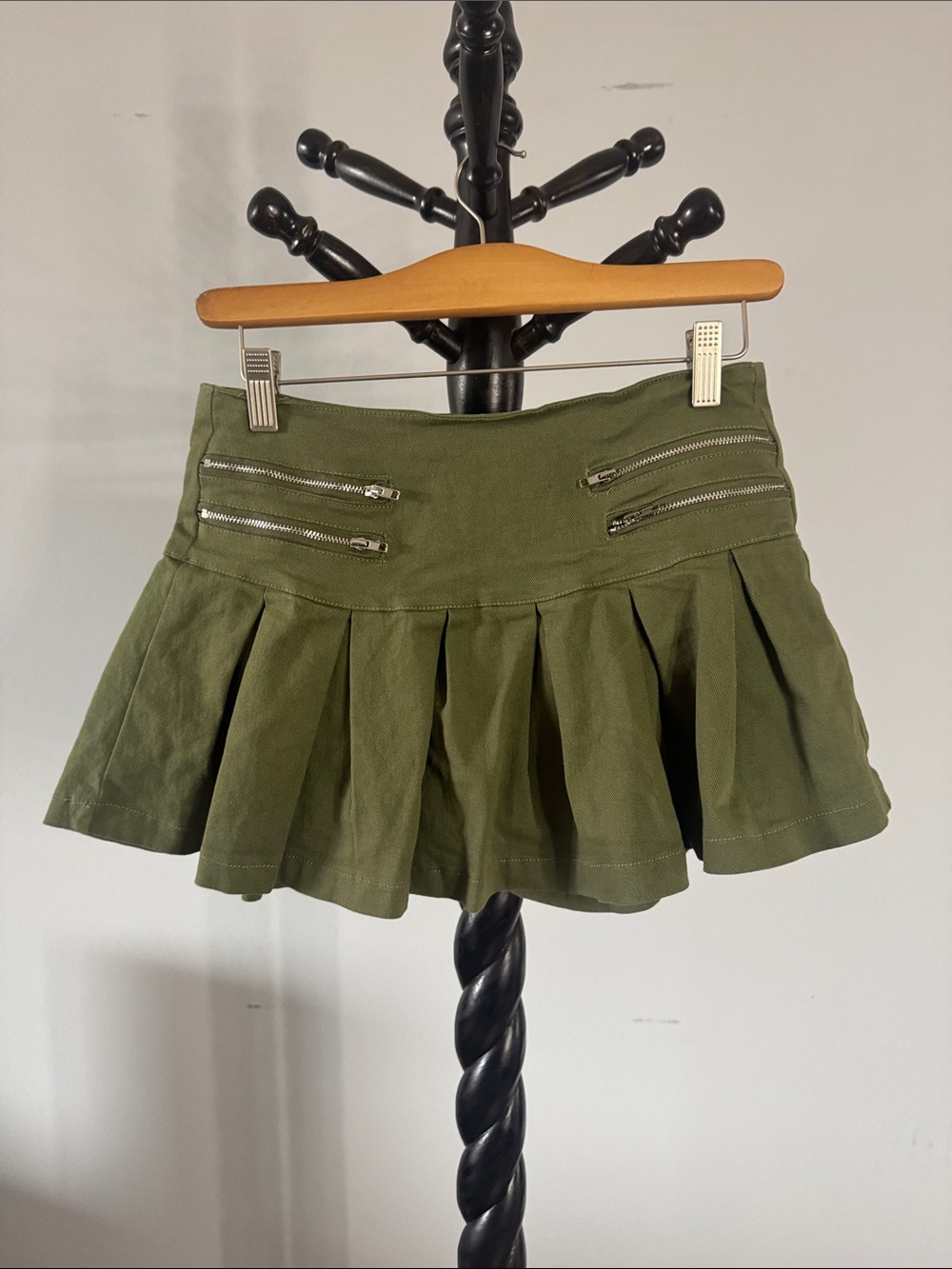 Olive Green Pleated Mini Skirt with Zipper Detail